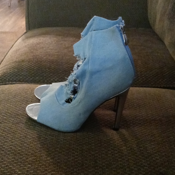 Shoes - Picture 2 of 4